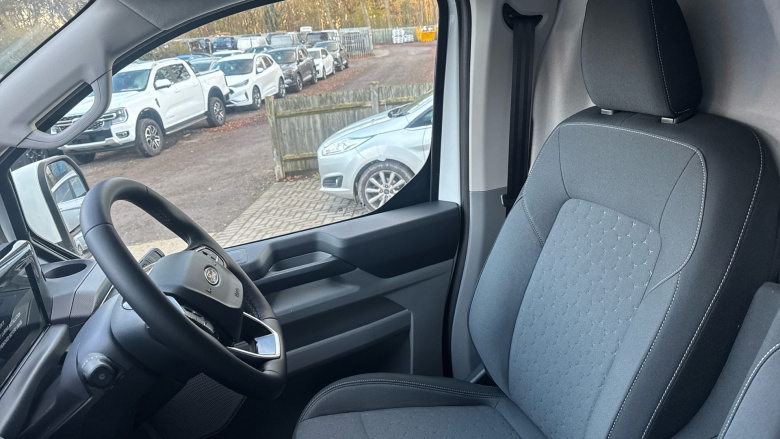 Ford Transit Custom E-320 L1 Rwd 100kW 65kWh H1 Van Limited Auto